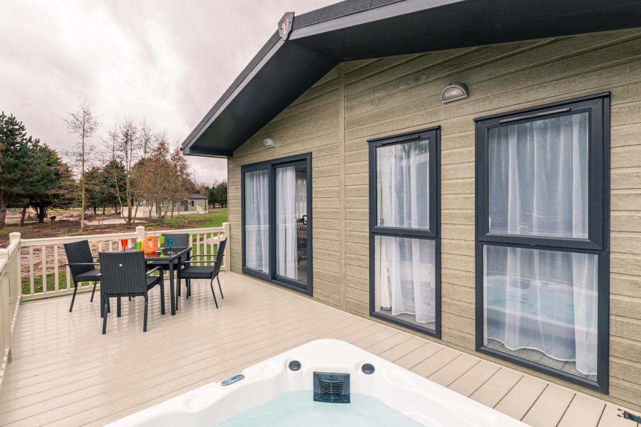 Honeysuckle Lodge With Hot Tub 约克 外观 照片